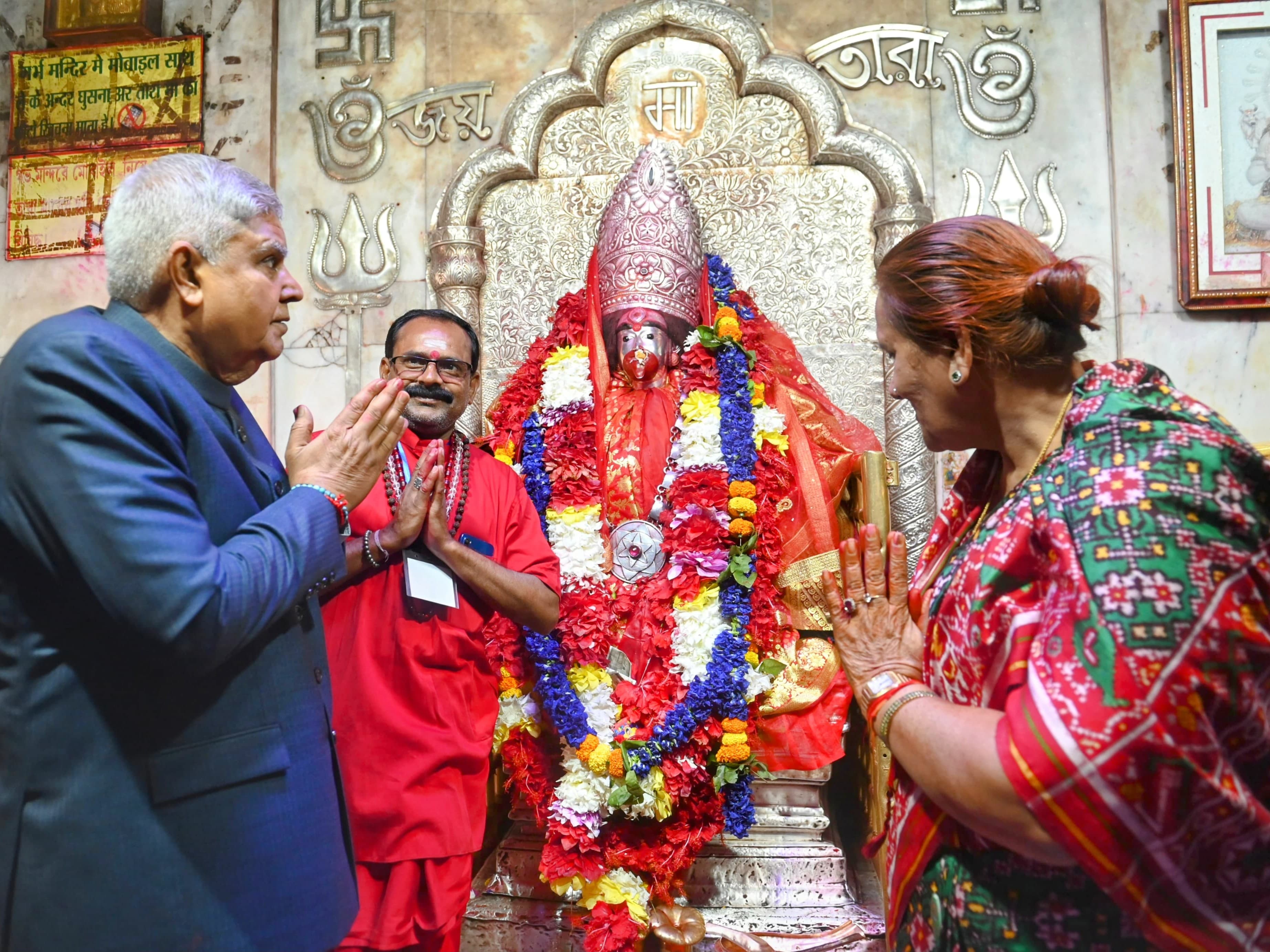 The Vice-President, Shri Jagdeep Dhankhar and Dr. Sudesh Dhankhar at Tarapith temple in Birbhum, West Bengal on February 28, 2025.