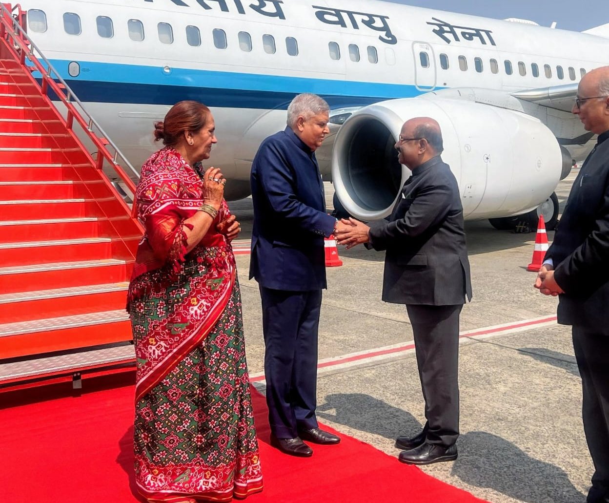 The Vice-President, Shri Jagdeep Dhankhar and Dr. Sudesh Dhankhar being welcomed by Shri C.V. Ananda Bose, Governor of West Bengal, Dr. Manoj Pant, IAS, Chief Secretary to the Government of West Bengal and other dignitaries on their arrival in Kolkata, West Bengal on February 28, 2025. 