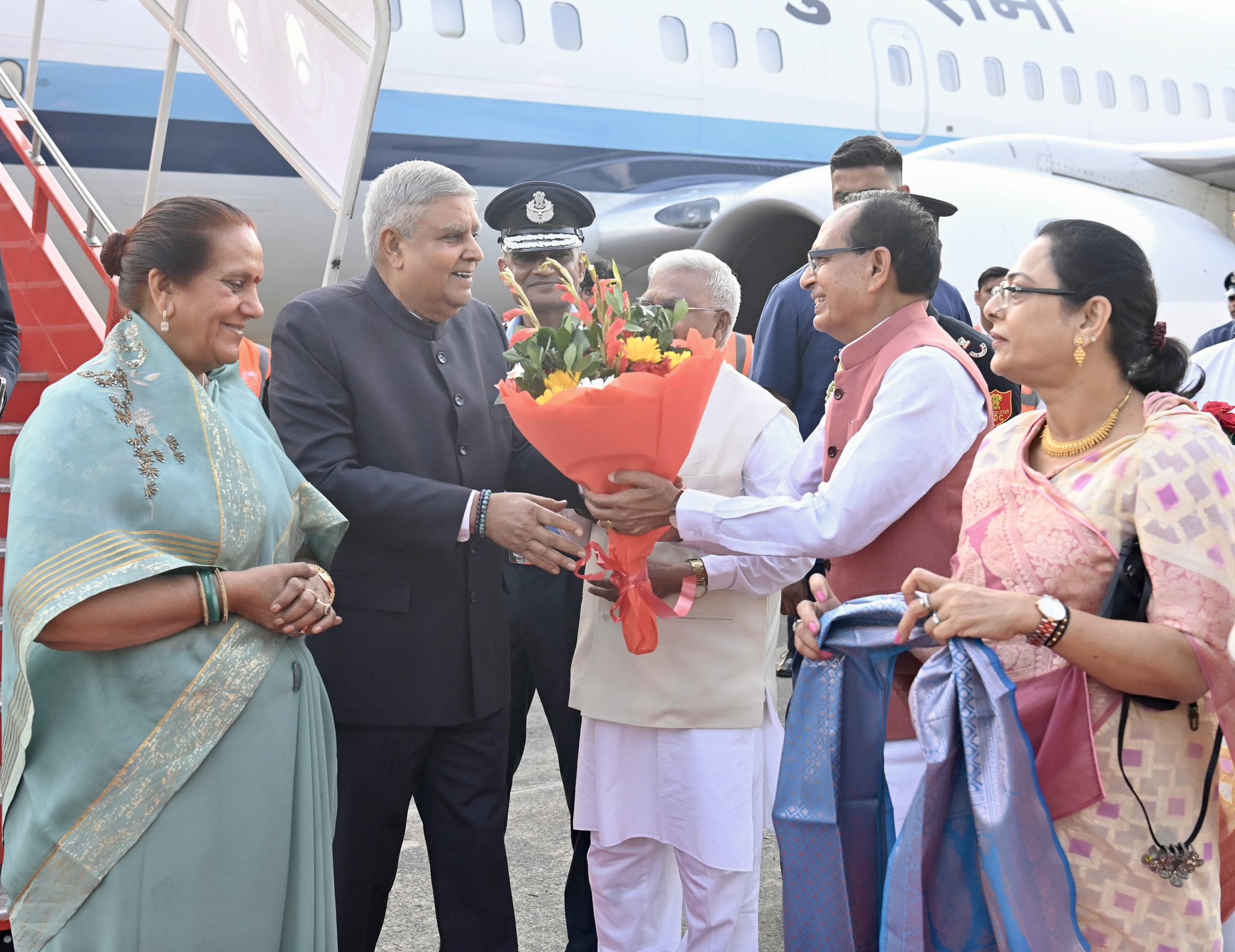 The Vice-President, Shri Jagdeep Dhankhar and Dr. Sudesh Dhankhar being welcomed by Shri Mangubhai C. Patel, Governor of Madhya Pradesh, Shri Mohan Yadav, Chief Minister of Madhya Pradesh, Shri Shivraj Singh Chouhan, Union Minister of Agriculture and Farmers Welfare, Shri Jyotiraditya M. Scindia, Union Minister of Communications; and Minister of Development of North Eastern Region and other dignitaries on their arrival in Gwalior, Madhya Pradesh on May 4, 2025.
