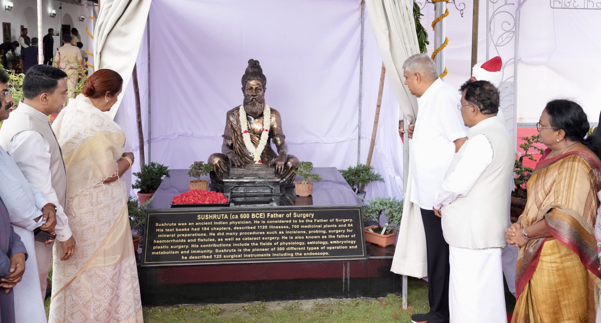 The Vice-President, Shri Jagdeep Dhankhar addressing the gathering at the unveiling and commissioning of statues of Maharishi Sushruta and Acharya Charaka at Raj Bhavan, Goa on May 22, 2025. 