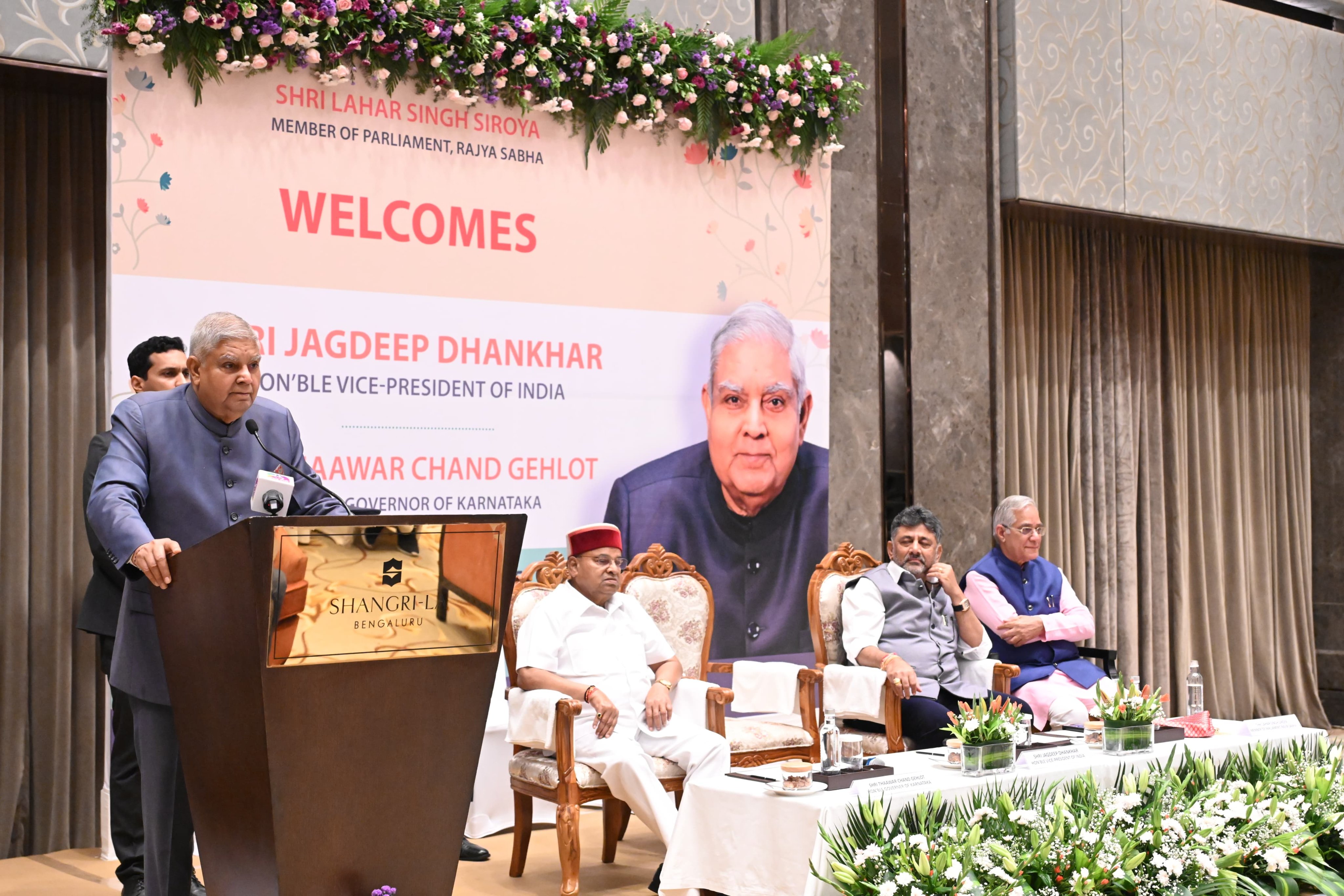 The Vice-President, Shri Jagdeep Dhankhar interacting with industry leaders and entrepreneurs in Bengaluru, Karnataka on June 7, 2025.