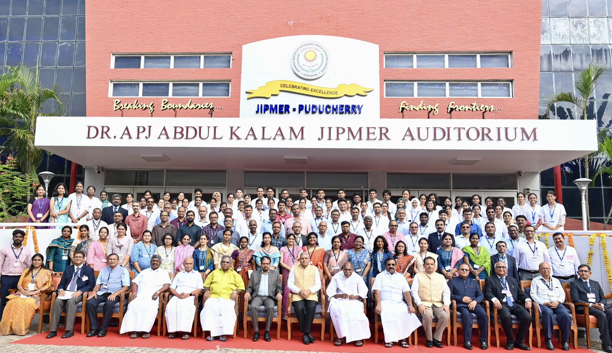 The Vice-President, Shri Jagdeep Dhankhar, in a group photograph with the students and faculty members of the Jawaharlal Institute of Postgraduate Medical Education and Research (JIPMER) in Puducherry on June 16, 2025.