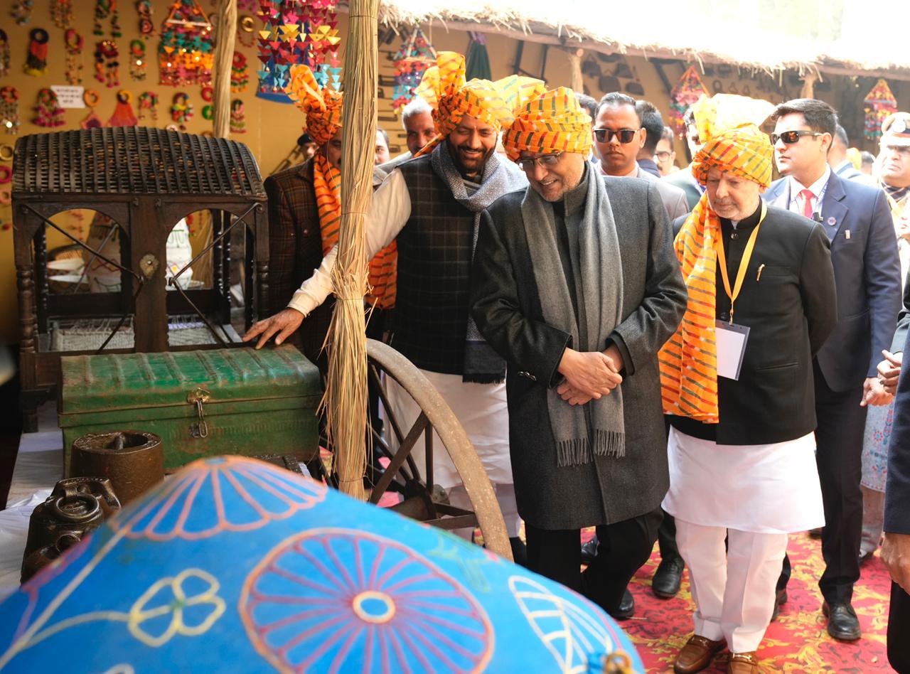 Vice-President Shri C. P. Radhakrishnan visited the State and International pavilions at the Surajkund International Atmanirbhar Crafts Mela on 31.01.2026