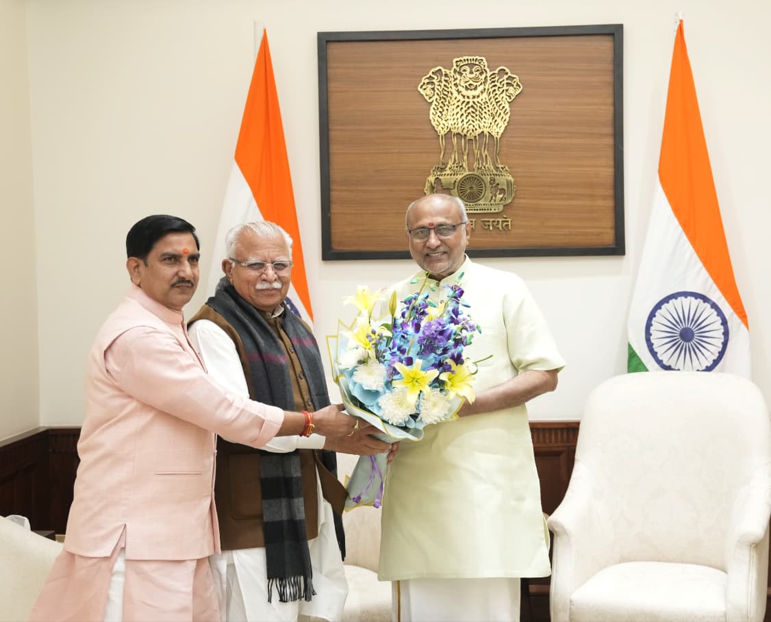 Hon’ble Union Minister for Housing & Urban Affairs and Power, Shri Manohar Lal, and Hon’ble Minister of State for Housing & Urban Affairs, Shri Tokhan Sahu, along with senior officials from both Ministries, called on the Hon’ble Vice-President Shri C. P. Radhakrishnan at Parliament House on 28.11.2025.