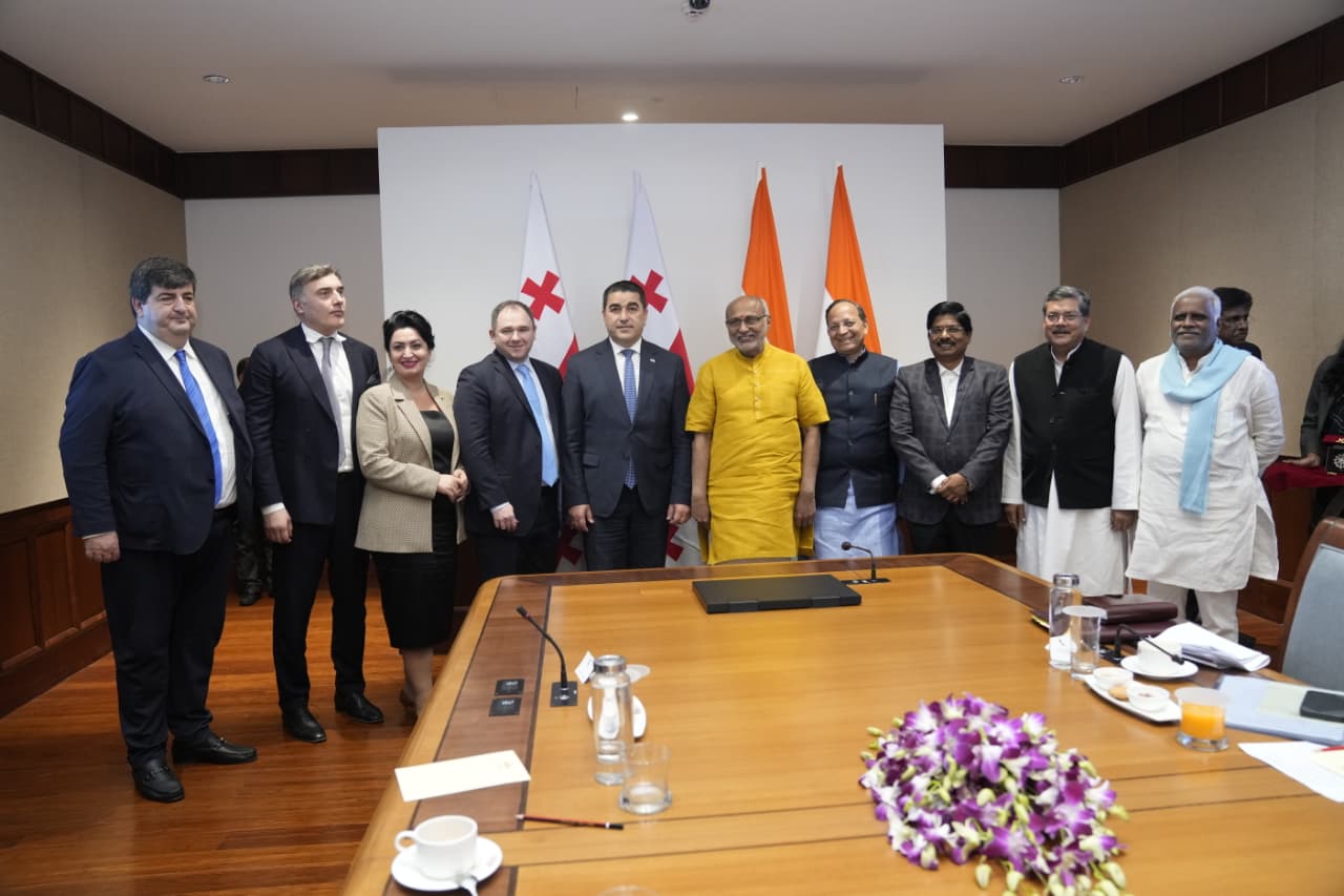 जॉर्जिया के एक संसदीय प्रतिनिधिमंडल ने 03.12.2025 को संसद भवन में भारत के माननीय उपराष्ट्रपति और राज्य सभा के सभापति, श्री सी. पी. राधाकृष्णन से मुलाकात की।