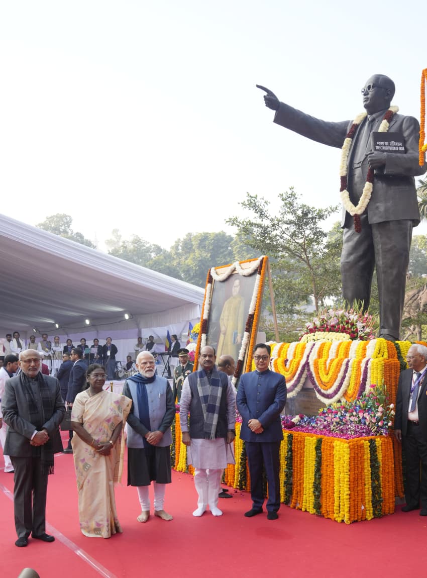Hon’ble Vice-President Shri C. P. Radhakrishnan paid tributes to Bharat Ratna Babasaheb Dr. Bhimrao Ambedkar at the Parliament House Complex on Mahaparinirvan Diwas on 06.12.2025