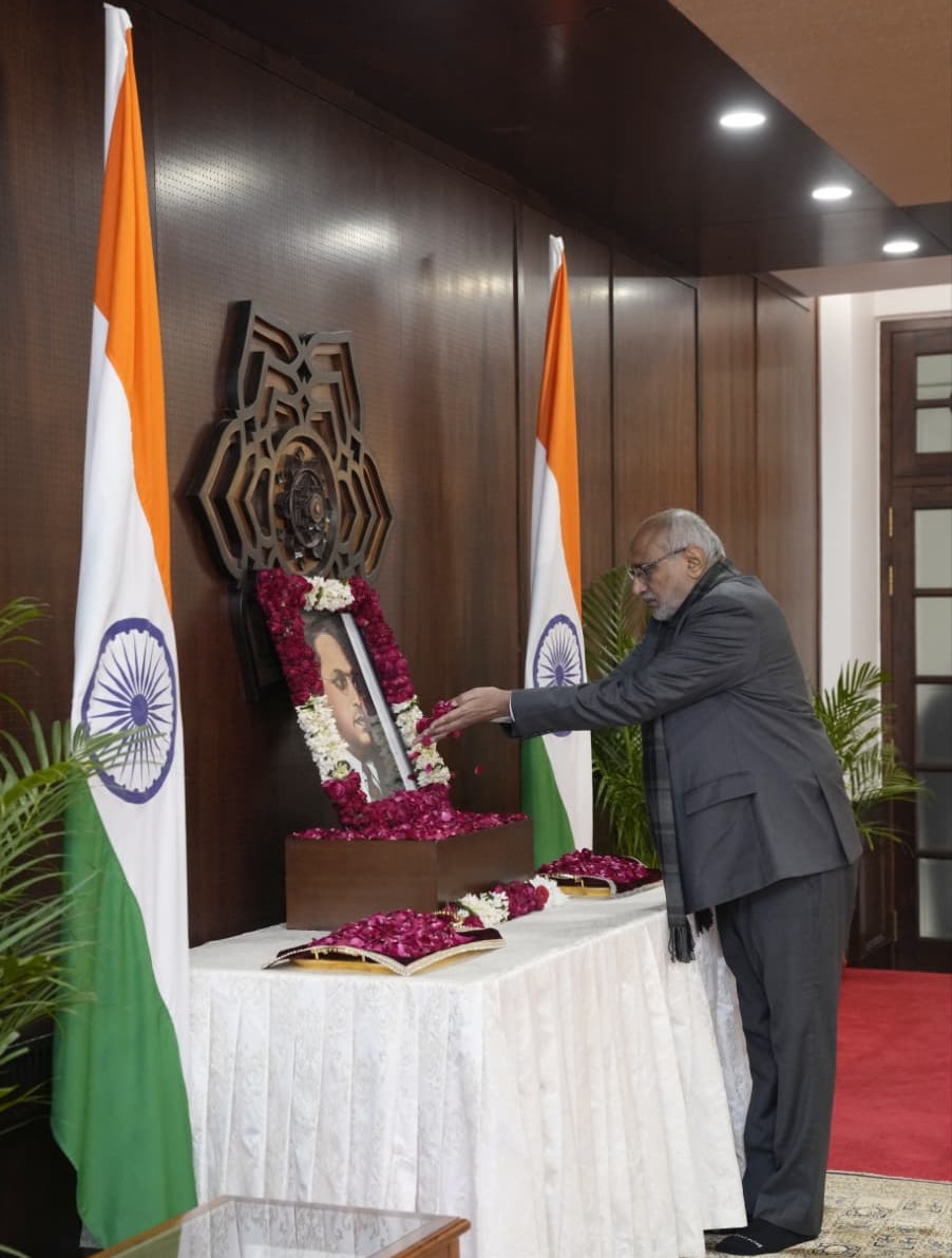 Hon’ble Vice-President Shri C. P. Radhakrishnan paid tributes to Bharat Ratna Babasaheb Dr. Bhimrao Ambedkar at the Vice-President’s Enclave on Mahaparinirvan Diwas