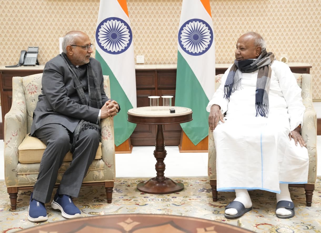 Hon’ble former Prime Minister of India and Member of Rajya Sabha, Shri H. D. Deve Gowda met the Hon’ble Vice-President and Chairman of Rajyasabha, Shri C. P. Radhakrishnan at the Vice-President’s Enclave on 06.12.2025.