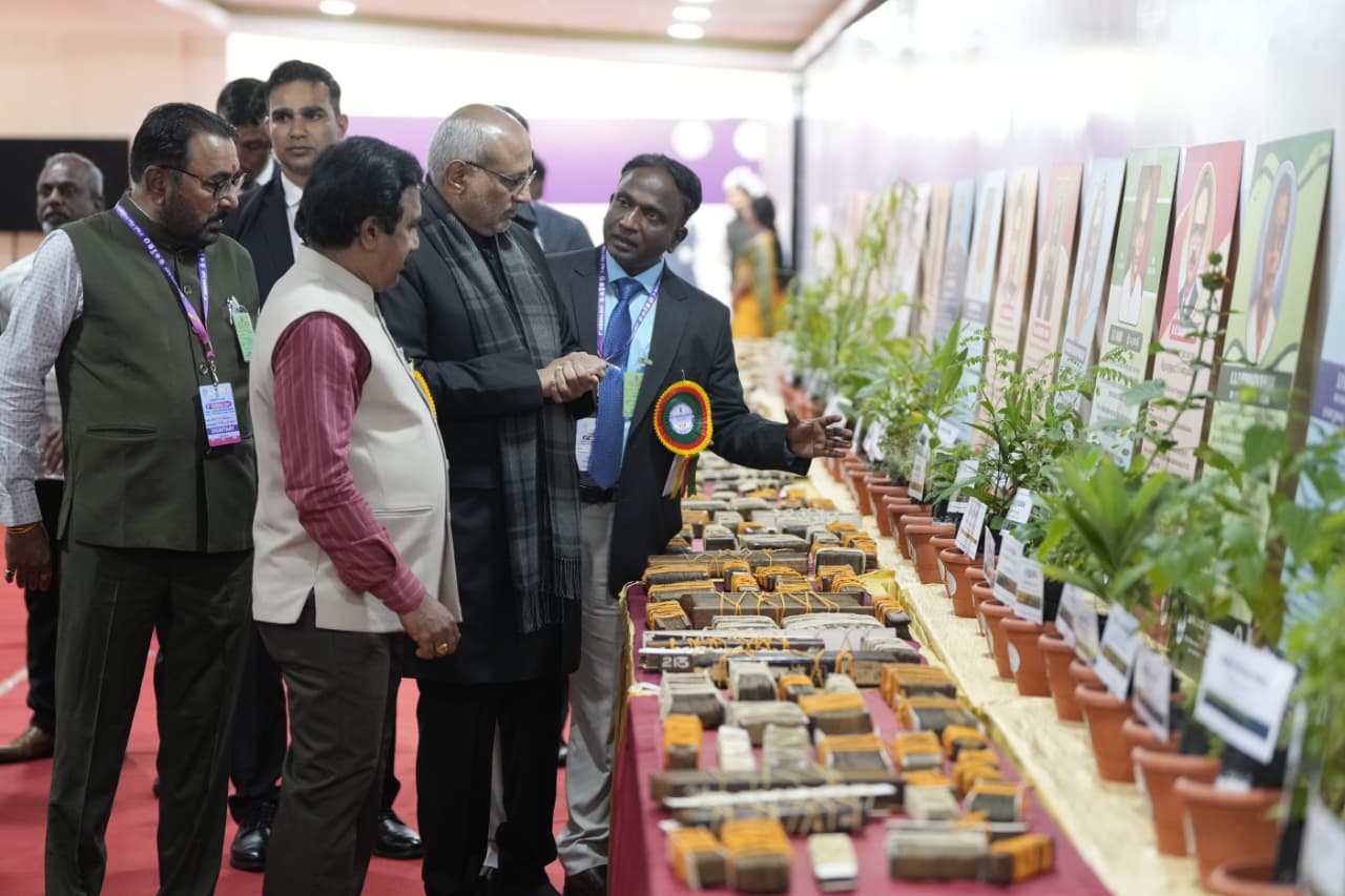 Vice President Shri C.P. Radhakrishnann visited an exhibition organised by the Ministry of Ayush at the 9th Siddha Day Celebrations in Chennai on 3.1.2026 