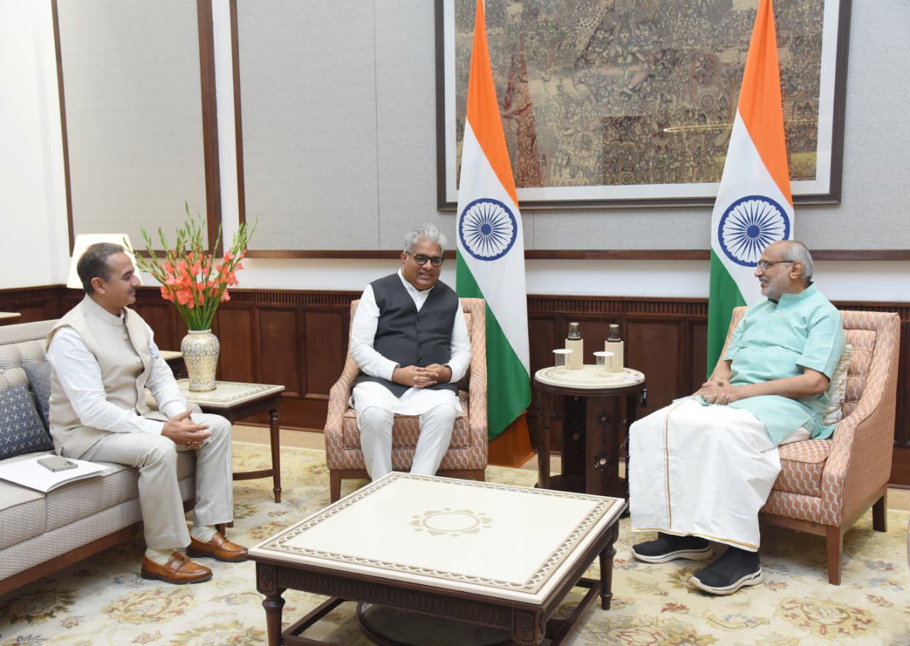 The Vice President of India, Shri C. P. Radhakrishnan met the Union Minister for Environment, Forest and Climate Change, Shri Bhupender Yadav as well as the Minister of State for Environment, Forest and Climate Change and External Affairs, Shri Kirti Vardhan Singh at Vice-President’s Enclave, in New Delhi on September 29, 2025.
