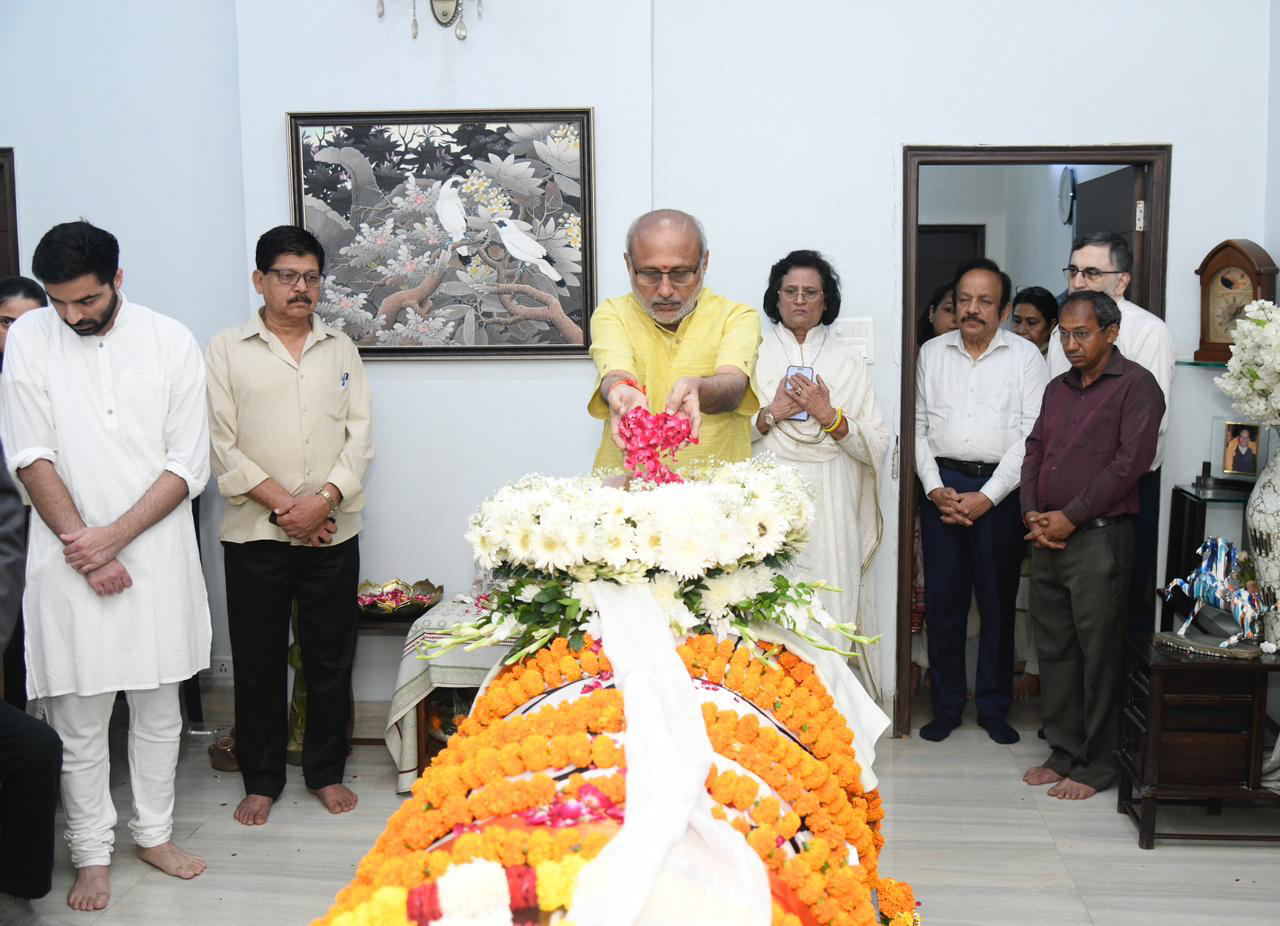 The Vice President of India, Shri C. P. Radhakrishnan paid tributes to late Shri Vijay Kumar Malhotra ji at his residence, in New Delhi on September 30, 2025.