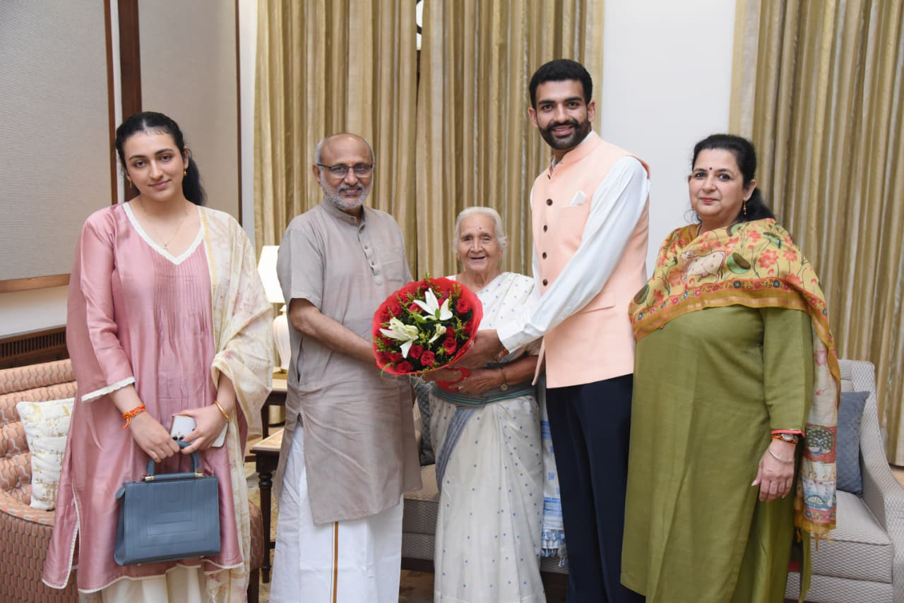 The Vice President of India & Chairman of the Rajya Sabha, Shri C. P. Radhakrishnan met the Smt. Suman Krishan Kant, wife of former Vice-President of India, Shri Krishan Kant, along with family at Vice-President’s Enclave, in New Delhi on October 01, 2025
