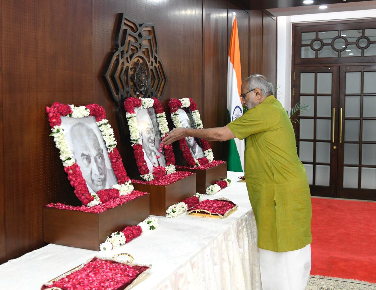 The Vice-President, Shri C. P. Radhakrishnan paid floral tributes to Bapu Mahatma Gandhi Ji and former Prime Minister Shri Lal Bahadur Shastri Ji on their birth anniversaries and to former Chief Minister of Tamil Nadu, ‘Karmaveer’ Thiru K. Kamaraj on his death anniversary at the Vice-President’s Enclave, in New Delhi on October 2, 2025.
