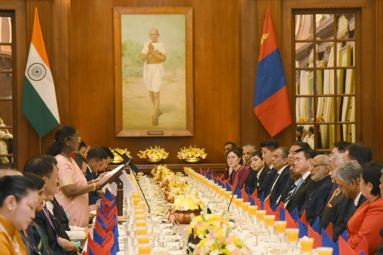 The Vice President of India & Chairman of the Rajya Sabha, Shri C. P. Radhakrishnan attends the banquet hosted by the Hon’ble President of India, Smt. Droupadi Murmu, in honour of the President of Mongolia Mr. Khurelsukh Ukhnaa at Rashtrapati Bhavan, in New Delhi on October 14, 2025.