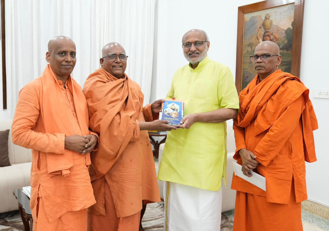 Swami Sathchidananda Ji, Swami Saradananda Ji, and Swami Vishalananda Ji of Sivagiri Mutt met the Vice-President Shri C. P. Radhakrishnan at Raj Bhavan, Thiruvananthapuram, in Kerala on November 04, 2025.