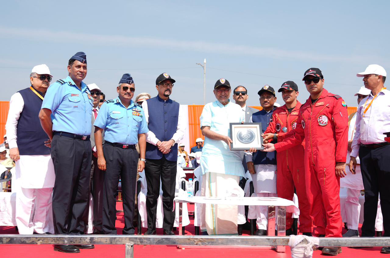 The Vice-President of India Shri C. P. Radhakrishnan witnessed the spectacular air show by the Indian Air Force’s (IAF) famed Suryakiran Aerobatic Team (SKAT) in Nava Raipur, in Chhattisgarh on November 05, 2025, along with the people. The breathtaking display of skill and precision fostered a patriotic atmosphere and marked the 25th anniversary of the state’s formation as part of the Chhattisgarh Rajat Mahotsav celebrations. Hon’ble Governor Shri Ramen Deka, Hon’ble Chief Minister Shri Vishnu Deo Sai, Hon’