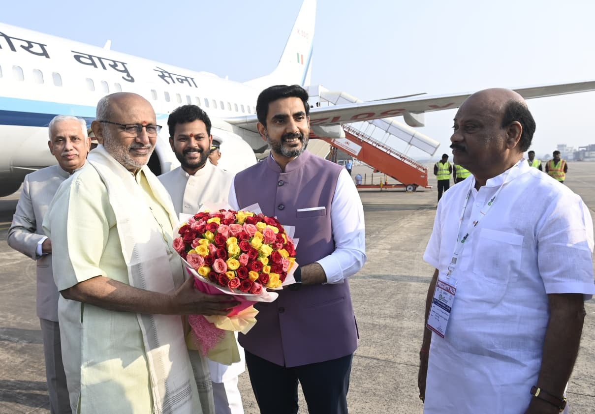 The Vice President of India and Chairman of Rajya Sabha, Shri C. P. Radhakrishnan being warmly welcomed by the Governor of Andhra Pradesh, Shri S. Abdul Nazeer, the Union Minister for Civil Aviation, Shri Kinjarapu Ram Mohan Naidu, the Speaker of the Andhra Pradesh Legislative Assembly, Shri Chintakayala Ayyanna Patrudu and the Minister for HRD, IT, Electronics & Communication, Government of Andhra Pradesh, Shri Nara Lokesh and other dignitaries on his arrival at Visakhapatnam, in Andhra Pradesh on November