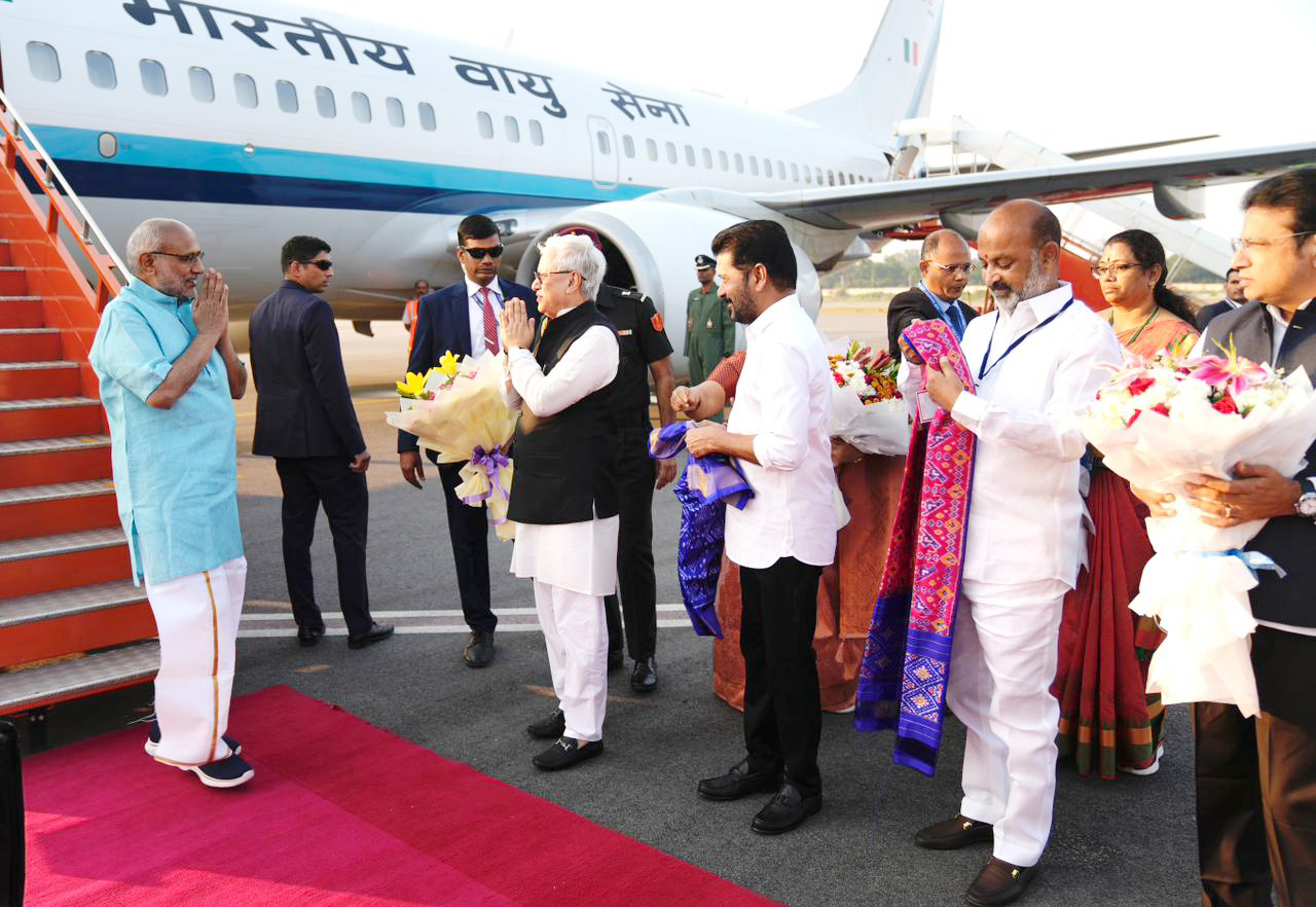 The Vice-President Shri C. P. Radhakrishnan arrived on his maiden visit to Telangana and was warmly welcomed by the Governor of Telangana, Shri Jishnu Dev Varma, the Chief Minister of Telangana, Shri A. Revanth Reddy, the Union Minister of State for Home Affairs, Shri Bandi Sanjay Kumar and other dignitaries, in Hyderabad on November 16, 2025.