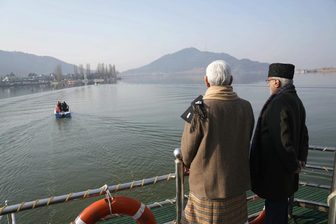 Vice-President Shri C. P. Radhakrishnan witnessed the timeless charm of Srinagar during a morning cruise on Dal Lake on 26.02.2026 