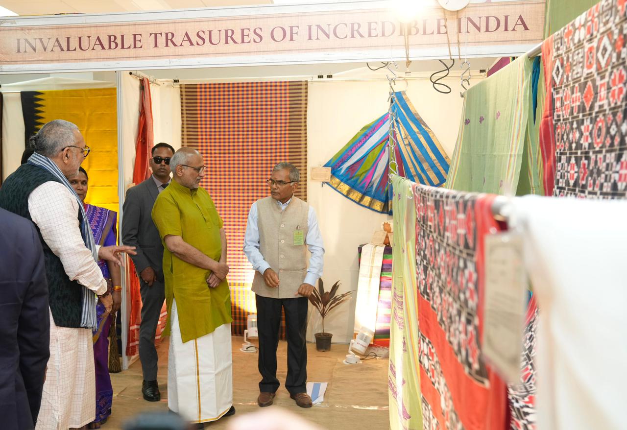 Vice President Shri C. P. Radhakrishnan visited an exhibition at the Indian Institute of Handloom Technology (IIHT), Salem on 27.02.2026 