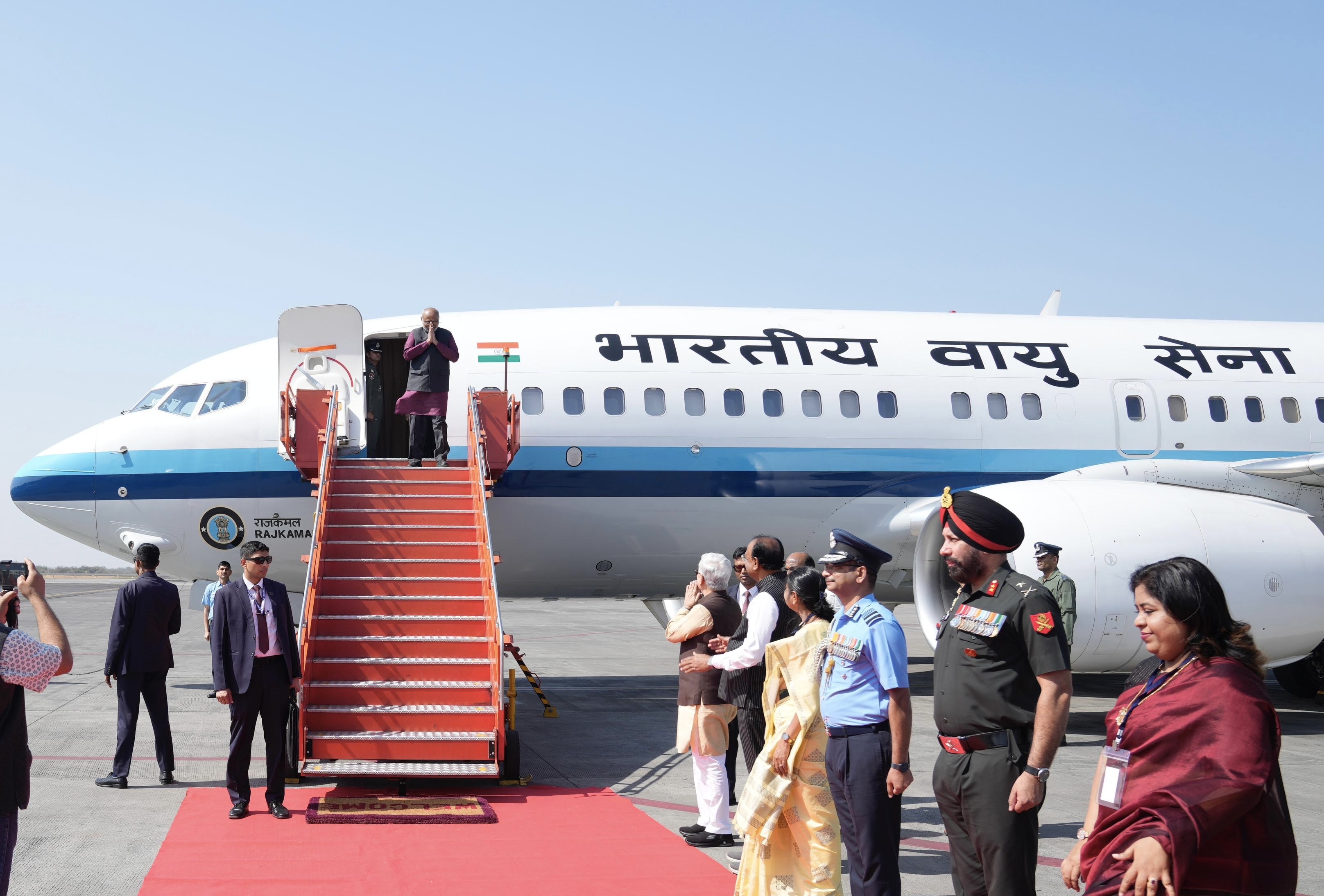 Vice President Shri C. P. Radhakrishnan was accorded a warm welcome on his arrival at Dr. Babasaheb Ambedkar International Airport, Nagpur on 21.03.2026 