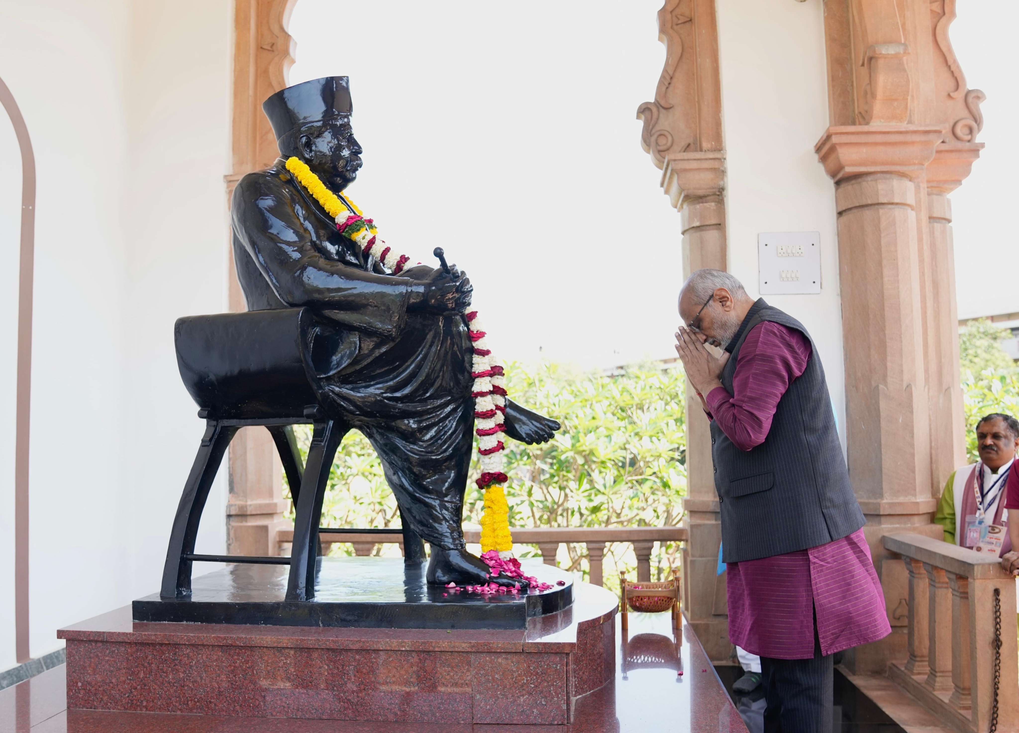 Vice President Shri C. P. Radhakrishnan paid floral tributes to Dr. Hedgewar Ji, founder of the Rashtriya Swayamsevak Sangh at Dr. Hedgewar Smruti Bhavan in Nagpur on 21.03.2026 