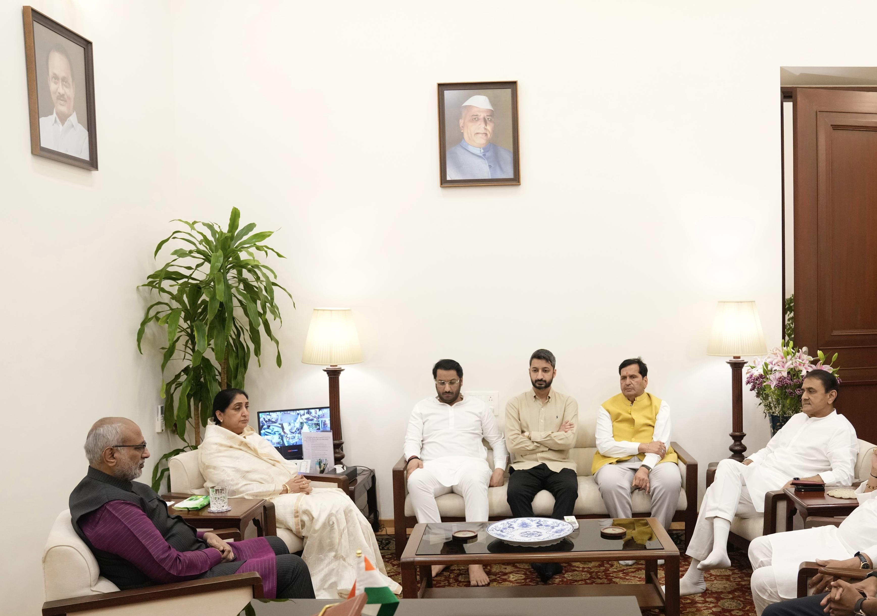 Vice President Shri C. P. Radhakrishnan  visited the residence of Smt. Sunetra Pawar, Deputy Chief Minister of Maharashtra, in Mumbai and paid tributes to late Shri Ajit Pawar, former Deputy Chief Minister of Maharashtra on 21.03.2026 