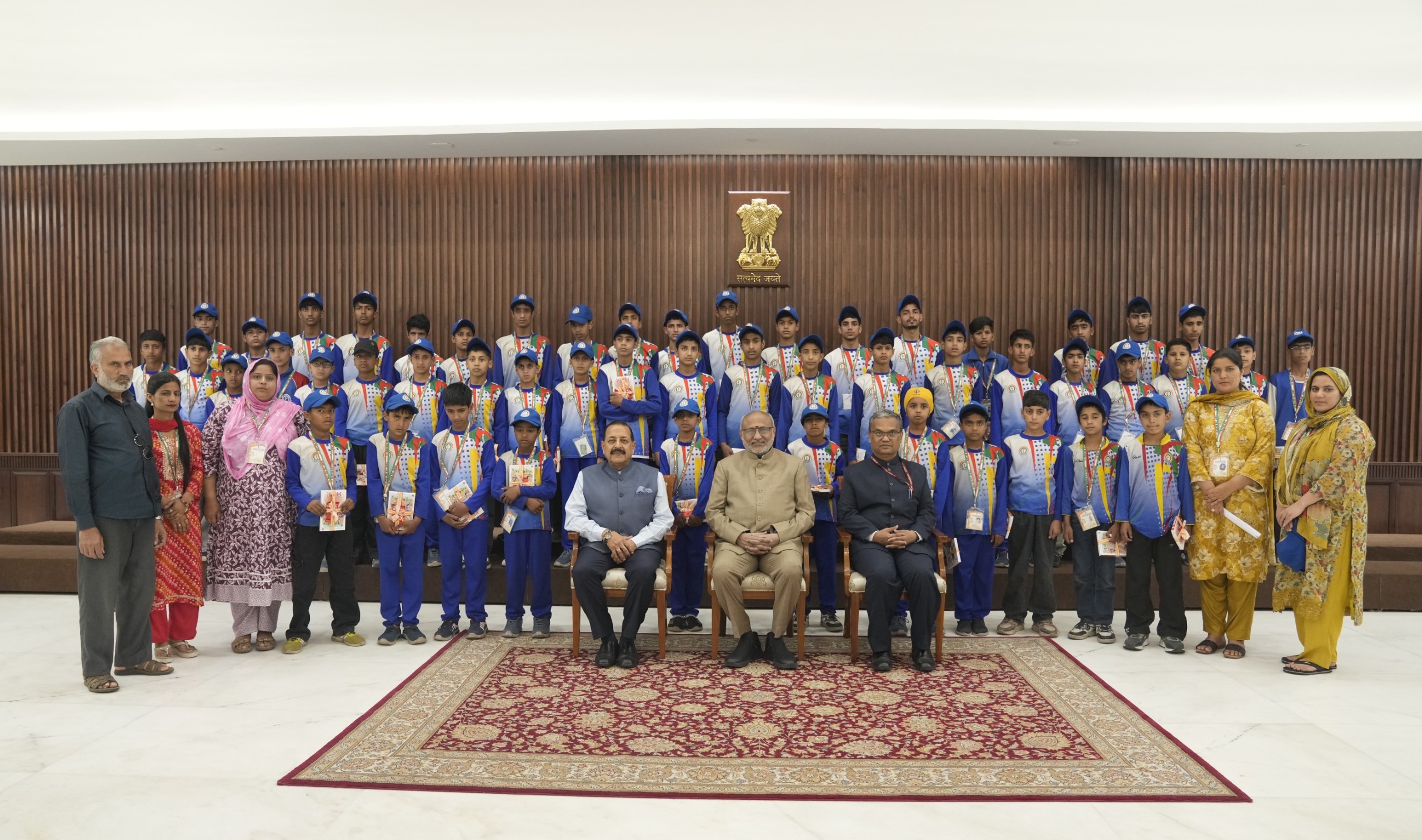 A youth delegation from Jammu and Kashmir, participating in the ‘Watan Ko Jano’ programme organised by the Ministry of Home Affairs, called on the Vice President Shri C. P. Radhakrishnan at Uprashtrapati Bhavan on 09.04.2026 