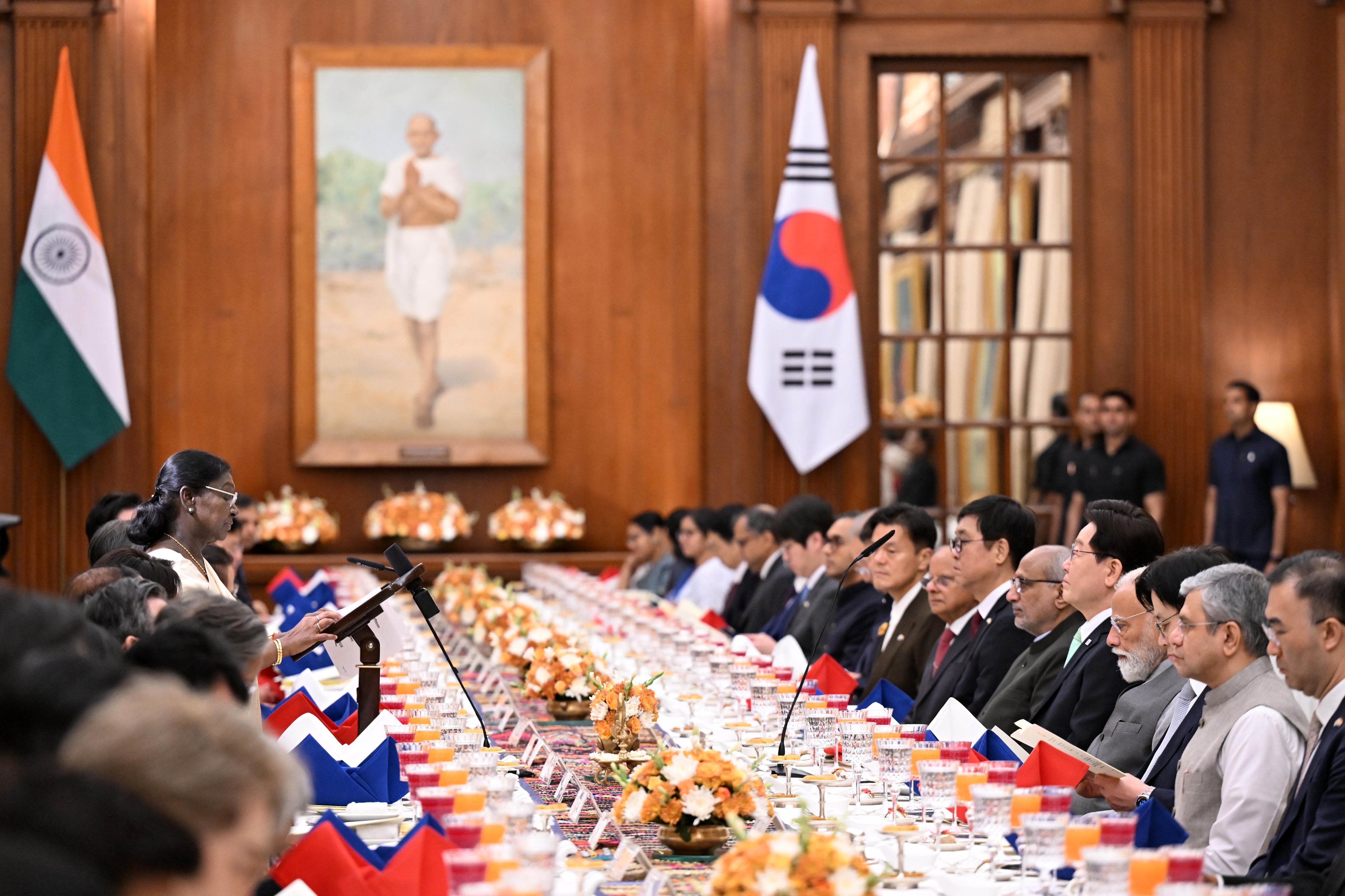 Vice President Shri C. P. Radhakrishnan attended the banquet hosted by Hon’ble President Smt. Droupadi Murmu in honour of the President of the Republic of Korea, H. E. Lee Jae Myung, at Rashtrapati Bhavan on 20.04.2026 