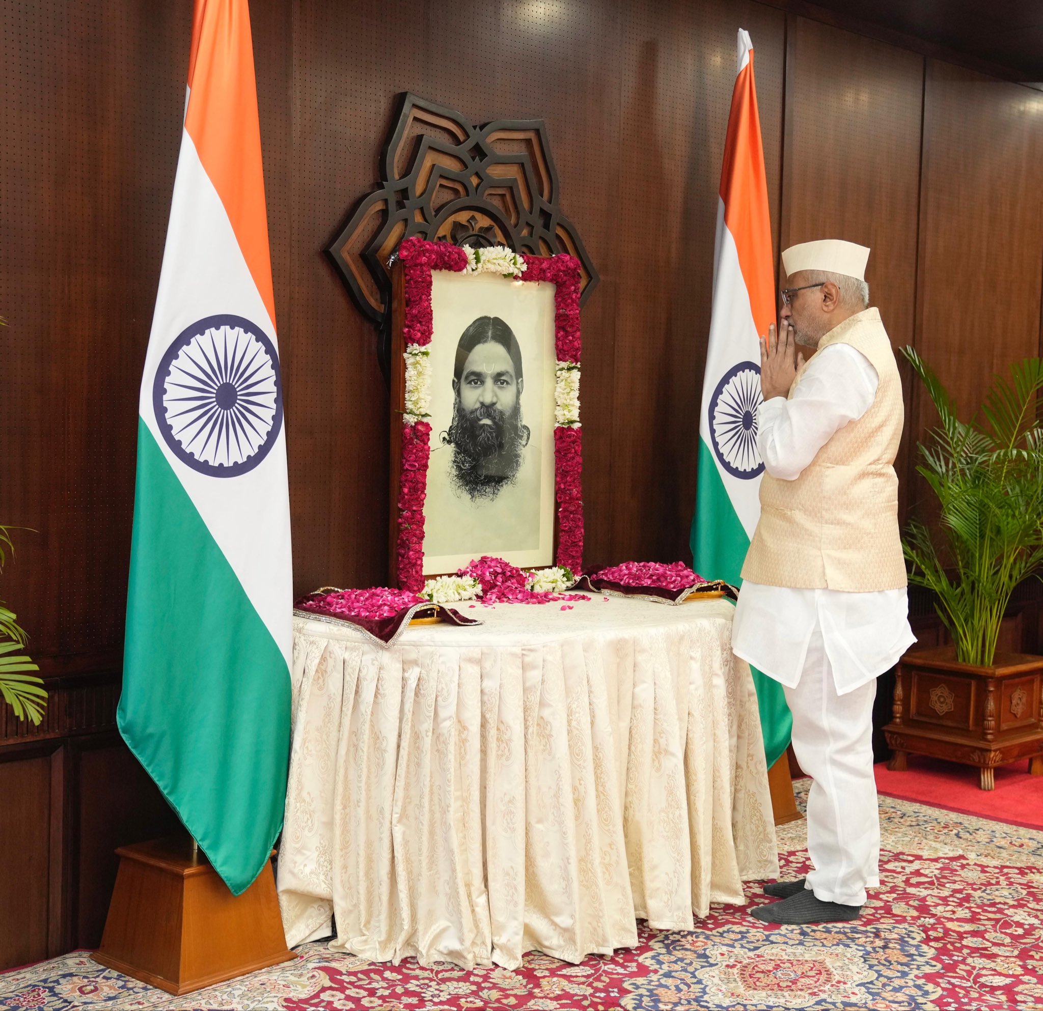 Vice President Shri C. P. Radhakrishnan paid floral tributes to Shri V. V. S. Aiyar Ji on his death anniversary on 03.06.2026