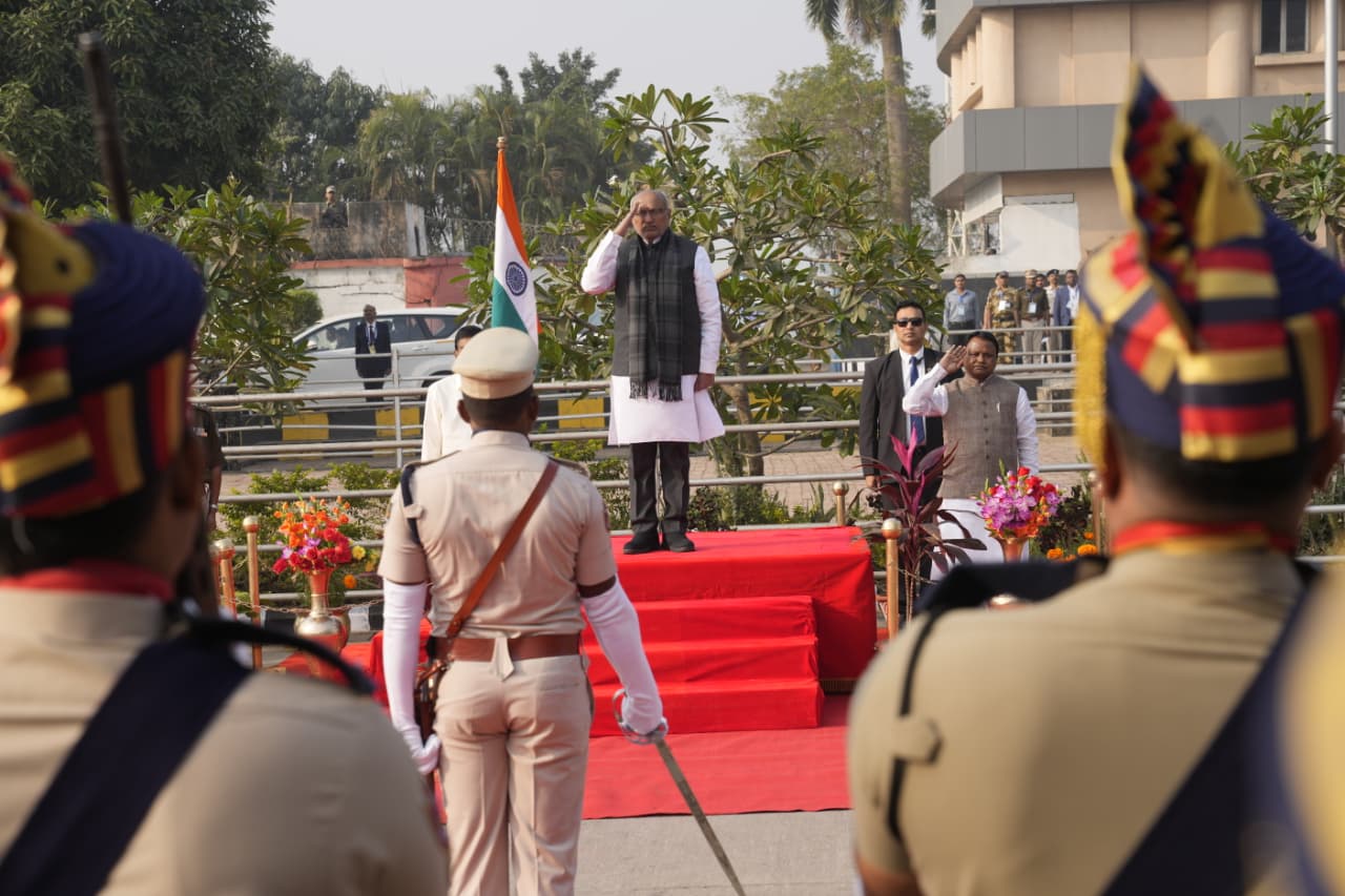 Vice-President Shri C. P. Radhakrishnan arrived in Odisha on his maiden visit to the State to attend the Parakram Diwas celebrations at the birthplace of Netaji Subhas Chandra Bose in Cuttack on 23.01.2026. He was warmly received at Biju Patnaik International Airport, Bhubaneswar, by the Governor of Odisha, Dr. Hari Babu Kambhampati; the Chief Minister of Odisha, Shri Mohan Charan Majhi; and other dignitaries. The Vice-President was also accorded a Guard of Honour upon his arrival.