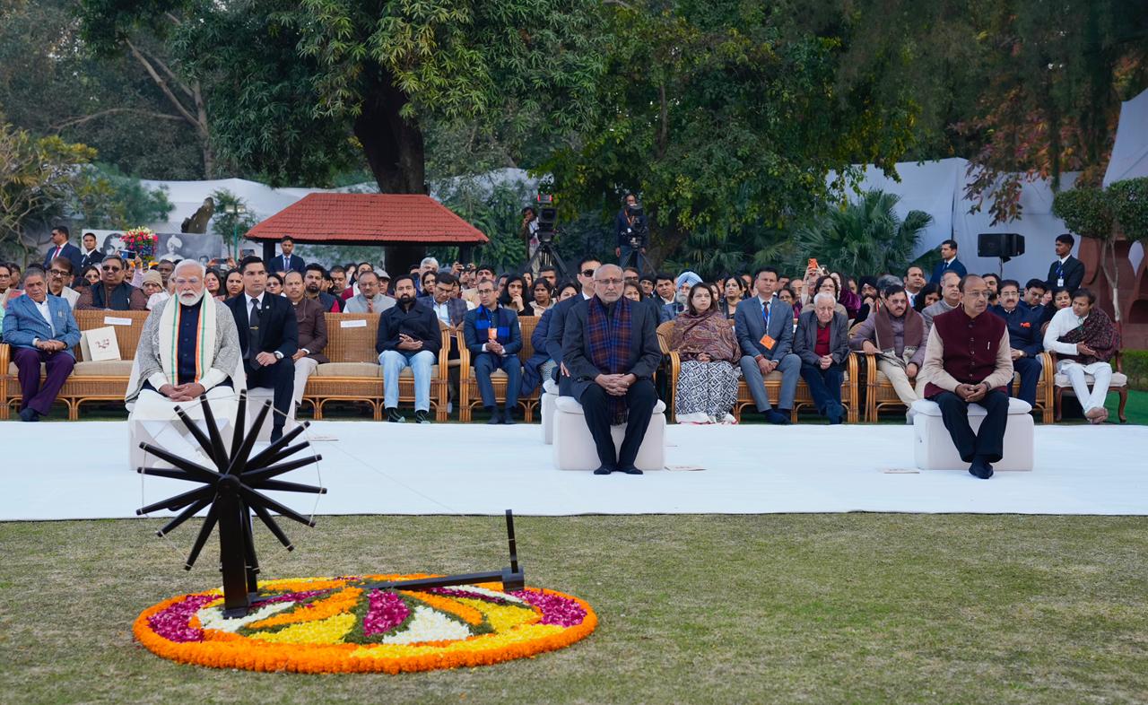 Vice-President Shri C. P. Radhakrishnan attended a prayer meeting at Gandhi Smriti, New Delhi, in remembrance of Pujya Bapu Mahatma Gandhi on his death anniversary on 30.01.2026