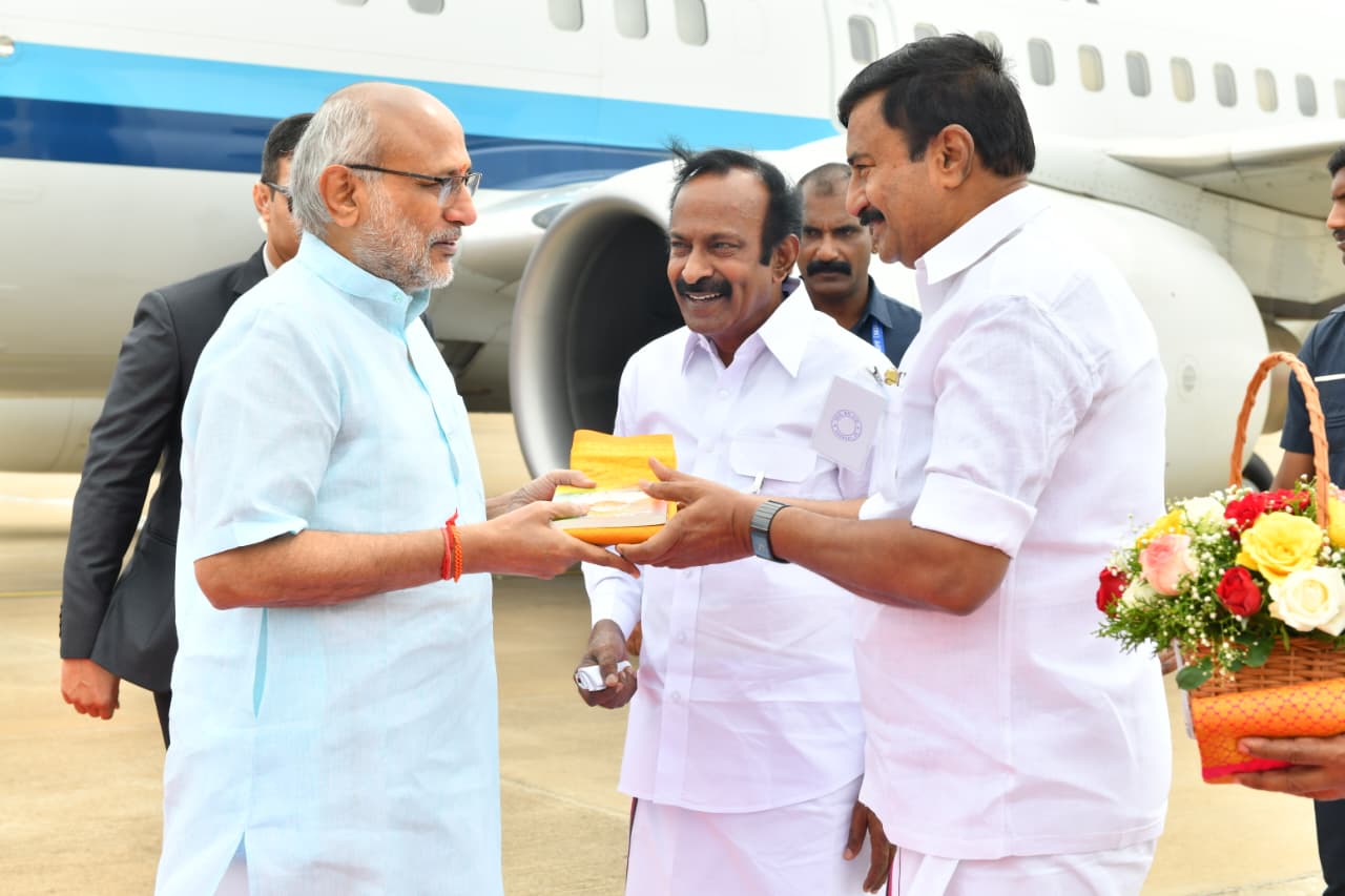 Hon’ble Vice-President, Shri C. P. Radhakrishnan, arrived in Coimbatore on October 28, 2025, on his maiden visit to Tamil Nadu after assuming office, following his return from an official visit to the Republic of Seychelles. Hon’ble Vice-President, Shri C. P. Radhakrishnan, arrived in Coimbatore on October 28, 2025, on his maiden visit to Tamil Nadu after assuming office, following his return from an official visit to the Republic of Seychelles.