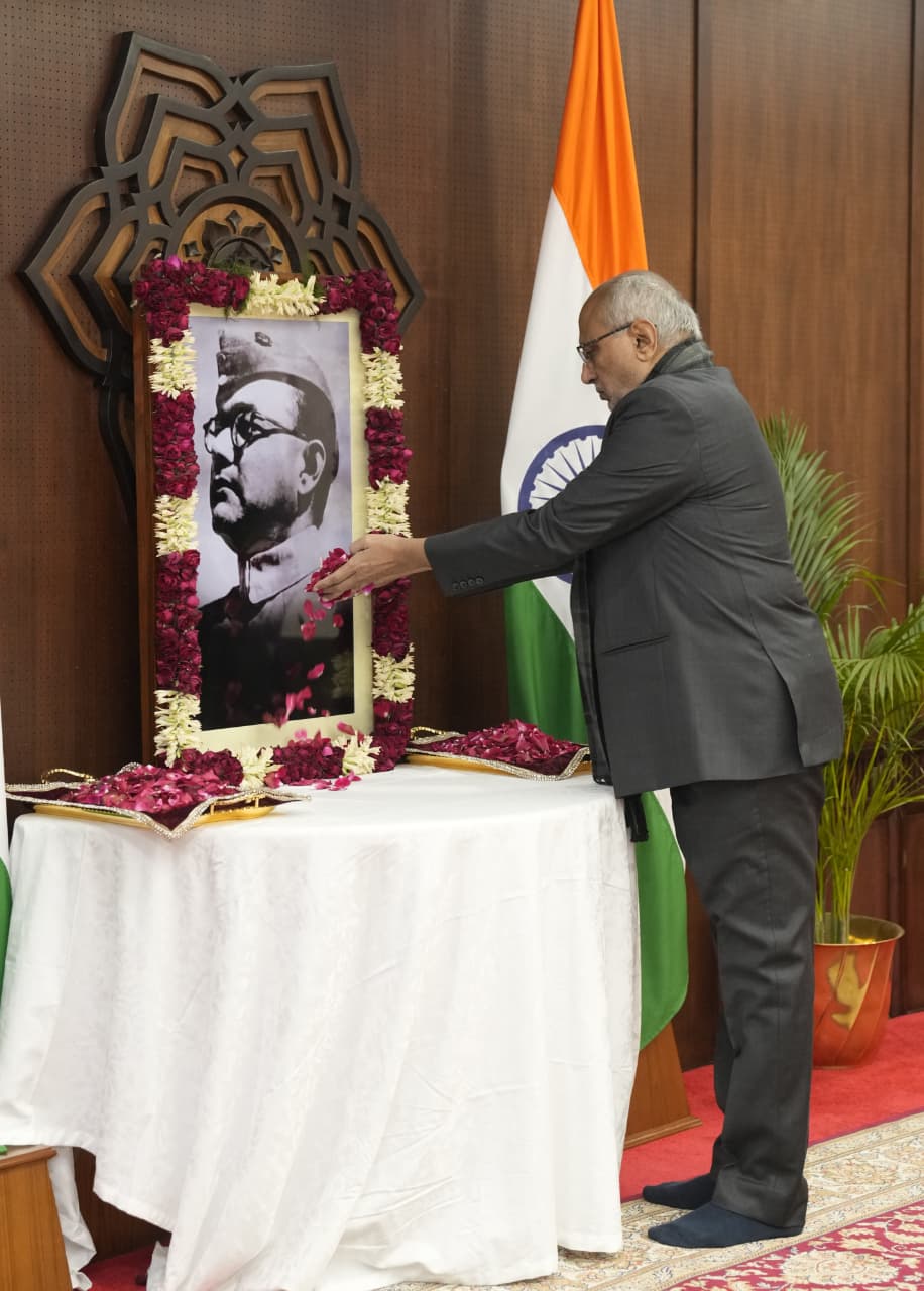 Vice President Shri. C.P.Radhakrishnan paid floral tributes to Netaji Subhas Chandra Bose on his birth anniversary at Vice President's Enclave on 23.01.2026. 