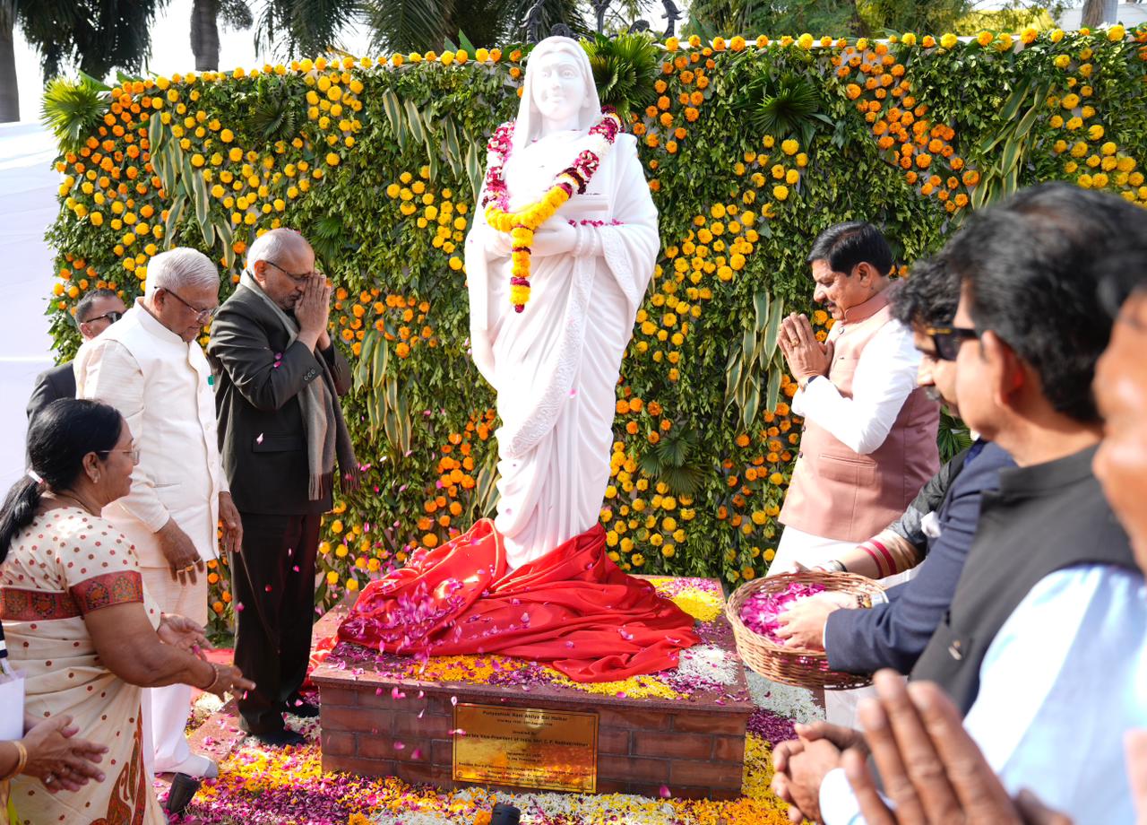 Vice President Shri C. P. Radhakrishnan unveiled the statue of Devi Ahilyabai Holkar and paid floral tributes at the Daly College premises in Indore on 21.12.2025