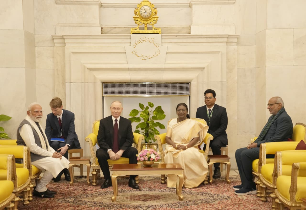 Hon’ble Vice-President Shri C. P. Radhakrishnan attended the banquet hosted by Hon’ble President Smt. Droupadi Murmu in honour of H.E. Mr. Vladimir Putin, President of the Russian Federation, at Rashtrapati Bhavan on 05.12.2025