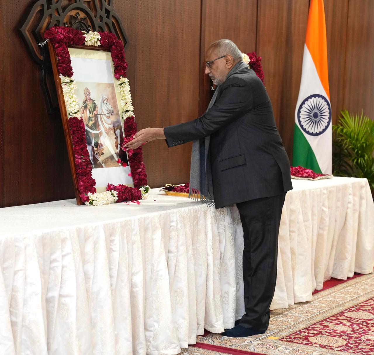 Vice President Shri C. P. Radhakrishnan paid floral tributes to Rani Velu Nachiyar on her death anniversary at Vice President's enclave on 25.12.2025
